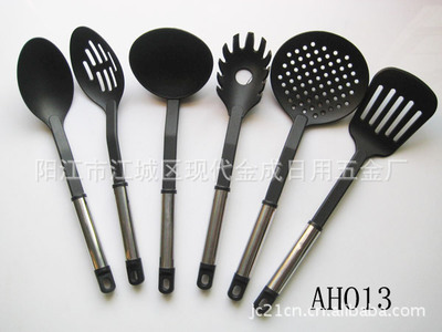 東陽(yáng)市現(xiàn)代金成日用品 廠家直銷(xiāo)專業(yè)生產(chǎn)的尼龍廚具，品質(zhì)與實(shí)惠的完美結(jié)合